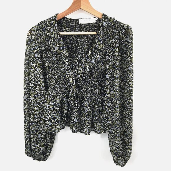 ASTR The Label V-neck puff sleeve blouse - Picture 3 of 3